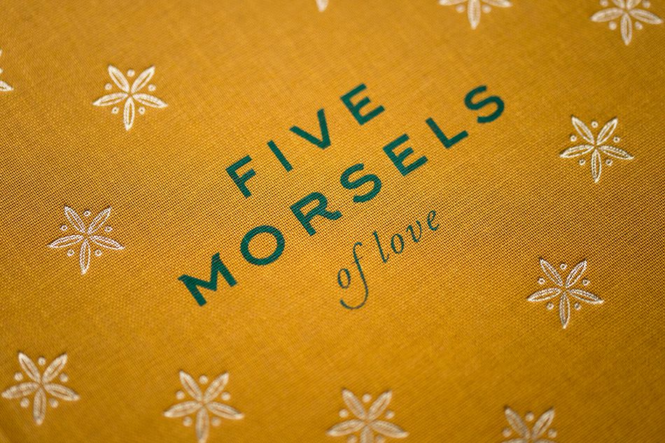  成都摩品画册设计公司-FIVE MORSELS OF LOVE印度南部菜谱画册设计欣赏